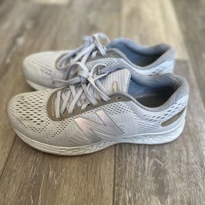 Well worn women’s new balance fresh foam running sneakers, size 7